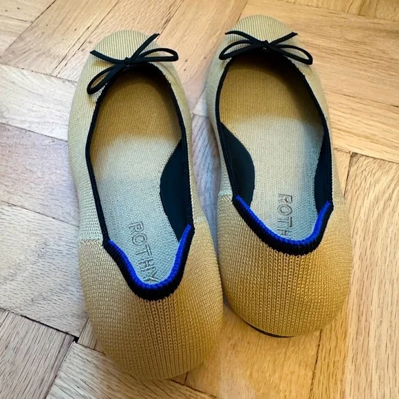 Rothy’s Ballet Flat Beige and Black | Size 5.5 - Picture 3 of 5